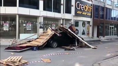 Karaman'da Fırtına Nedeniyle Uçan Apartman Çatısı, Otomobilin Üzerine Düştü