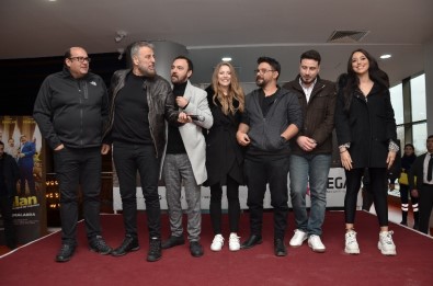 Kırk Yalan Film Oyuncuları Vega Outlet'te