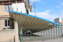 ŞİDDETLİ RÜZGAR - Konya'da Şiddetli Rüzgar Düğün Salonunun Tentesini Uçurdu