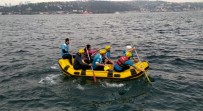 BALIK TUTMAK - Lodosta Mahsur Kalan Balıkçıyı Raftingciler Kurtardı