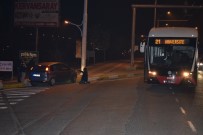 Malatya'da Trambüs İle Otomobil Çarpıştı Açıklaması 2 Yaralı