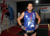 KEMOTERAPI - Ringde Rakipleriyle Hastanede Kanserle Savaştı