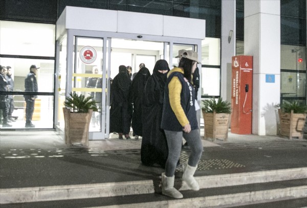 DEAŞ'lı 7 kadın teslim oldu!