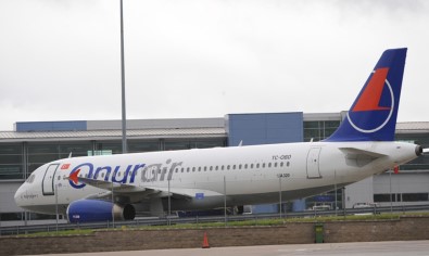 Almanya'da Yolcu Uçağı Pistten Çıktı