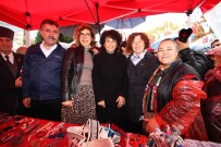 KOOPERATIF - Bayraklı'da Kadınlardan Yeni Yıl Pazarı