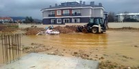 AKBÜK - Büyükşehirden Su Baskınlarına Anında Müdahale