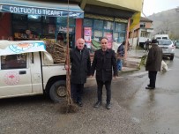 TRABZON HURMASI - Çiftçilere 650 Adet Trabzon Hurması Fidanı Verildi