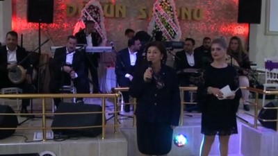 'Çocuklar Üşümesin' Diye Sahne Aldılar