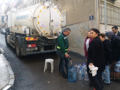 İzmirliler İki Gündür Su Kuyruğunda