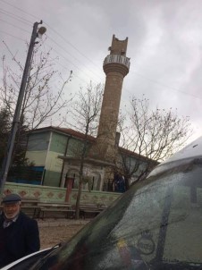 Karaman'da Şiddetli Rüzgar Köy Camisinin Minaresini Yıktı