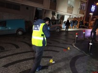 AHMET KABAKLı - Maskeli İki Kişi Sokaktaki Gençlere Kurşun Yağdırdı Açıklaması 2 Ağır Yaralı