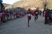 KUZEY IRAK - Öğrenciler Köy Meydanında Yarıştı
