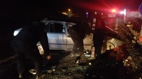 MUSTAFA ATAŞ - Otomobil Devrildi Açıklaması 1 Ölü, 4 Yaralı