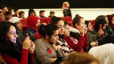 Reyhanlı'da Öğrencilere Uygulamalı Kuaförlük Dersi Verildi