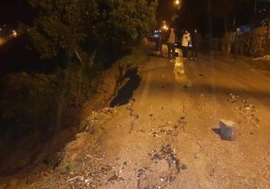Samandağ'da Aşırı Yağış Sonrası Yol Çöktü
