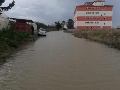 Samandağ'da Bir Okula Aşırı Yağış Tatili