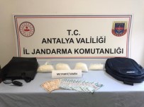 UYUŞTURUCU MADDE - Uyuşturucu Taciri Aracıyla Suçüstü Yakalandı