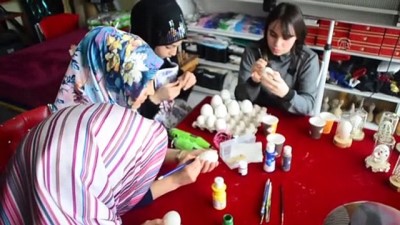 Yumurta Kabukları Hünerli Ellerinde Sanata Dönüşüyor