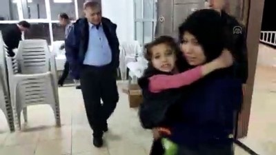 Adana'da Tarlalardaki Çadırları Su Altında Kalan Suriyeliler Taziye Evine Yerleştirildi