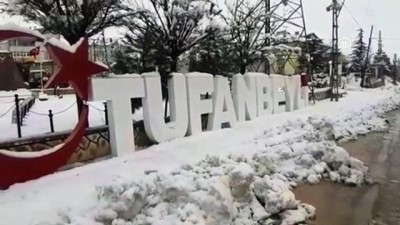 Adana'nın Tufanbeyli İlçesinde Kar Yağışı Hayatı Olumsuz Etkiliyor