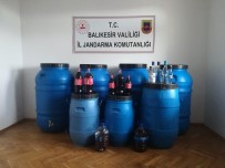 SAHTE İÇKİ - Ayvalık'ta Jandarma 2 Bin 400 Litre Kaçak İçki Ele Geçirildi