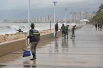 ALI ULUSOY - Büyükşehir Ekipleri, Yağıştan Etkilenen Bölgelerde Çalışmalarını Sürdürüyor