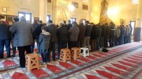 DIYANET İŞLERI BAŞKANLıĞı - Camilerde Tabureli Cemaat Manzarası Devam Ediyor