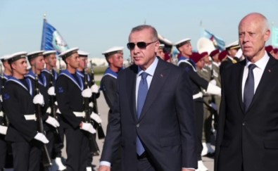 Cumhurbaşkanı Erdoğan Tunus'ta, Mevkidaşı Tarafından Karşılandı