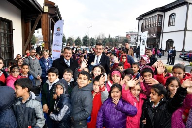 Hayırsever İş Adamından 3 Bin Öğrenciye Giyecek Yardımı