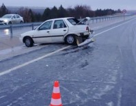 EVLİYA ÇELEBİ - Kar Yağışı Kazaya Neden Oldu Açıklaması 6 Yaralı