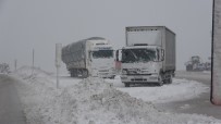 AĞIR VASITA - Kar Yağışı Ve Tipi Ulaşımı Olumsuz Etkiledi
