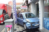 DİKKATSİZLİK - Kırklareli'de Kontrolden Çıkan Otomobil İş Yerine Daldı