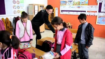 Manisa'da Üniversite Öğrencilerinden Minik Öğrencilere Destek