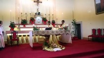 İNCIL - Mersin'de Katolik Kilisesinde Noel Ayini Yapıldı