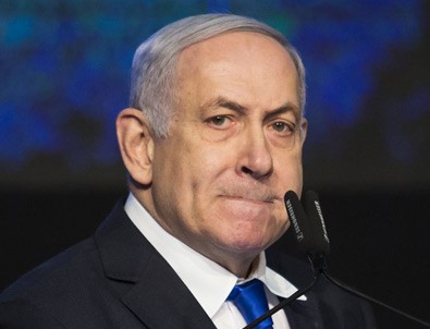 Netanyahu mitingi bırakıp kaçtı!