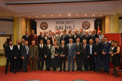 Salihli'nin Rekortmen İş Adamları Plaketle Onurlandırıldı