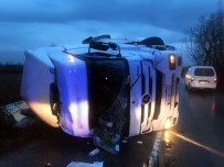 Sürücüsünün Kontrolünden Çıkan Tır Devrildi Açıklaması 1 Yaralı