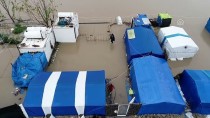 TARIM İŞÇİSİ - Adana'da Çadırlarını Su Basan Tarım İşçilerine Yardım Eli Uzatıldı