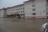 KAŞGARLI MAHMUT - Adana'da Su Basan Okullarda Eğitime Ara Verildi