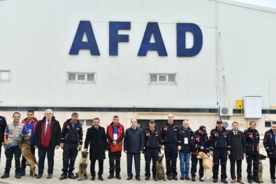 AFAD'ın Gücüne Güç Katacak 5 Köpekli Arama Timine Sertifika