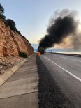 DEMRE - Antalya'da Lastiği Patlayan Çimento Yüklü Tır Alev Alev Yandı