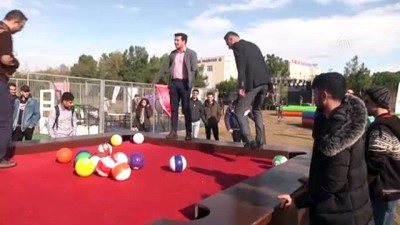 Antalya'da Üniversite Öğrencileri 'Kış Spor Şenliği'nde Eğlendi