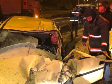 Başkent'te 2 Araca Çarpan Otomobilin Sürücüsü Kabin İçinde Sıkıştı