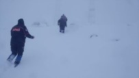 ARAZİ ARACI - Dağlık Alanda Kar Ve Sisten Mahsur Kalan İşçileri AFAD Kurtardı
