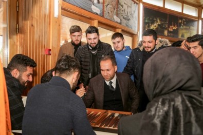 Davet Twitter'dan Çaylar Niğde Belediye Başkanı Özdemir'den