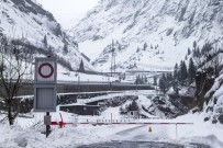 ÇIĞ DÜŞMESİ - İsviçre'de Kayak Merkezinde Çığ Düştü Açıklaması 2 Yaralı