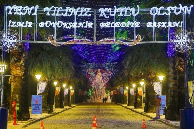 İzmir Yeni Yıla Işıl Işıl Girecek