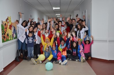 'Leyla'dan Sonra Topluluğu'ndan Çocuklara Yılbaşı Sürprizi
