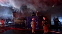 Mobilya İmalathanesinde Çıkan Yangın Nedeniyle 2 İş Yeri Zarar Gördü