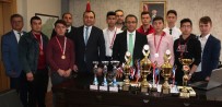ŞAMPIYON - Şampiyonluk Sevinçlerini Kaymakam Uçgun'la Paylaştılar